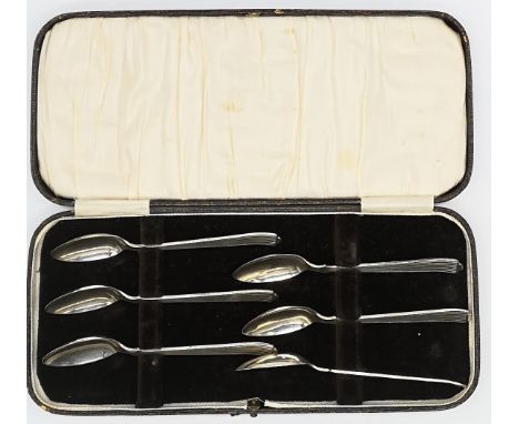 Set of Six Silver Tea Spoons in original display case. combined weigh 88g