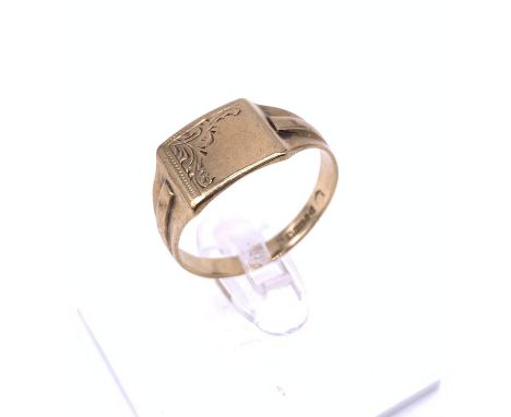 9ct Gold signet ring Size- Q/RWeight - 2.91g