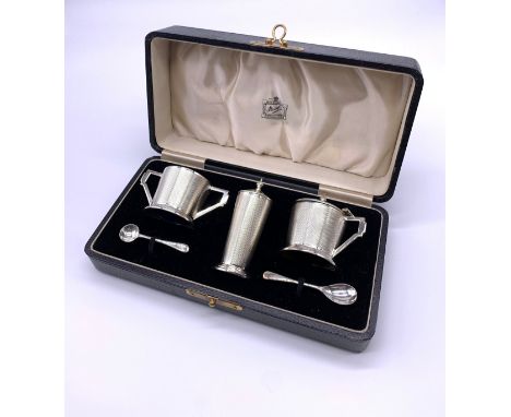 Cased silver condiment set with original blue glass liners by Reid & Sons LtdWeight without liners - 82g