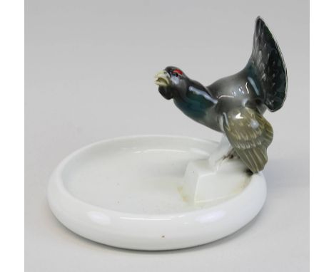 Porzellanschale mit vollplastischem Auerhahn, Wilhelm Goebel, Rödental um 1920, weißer Scherben, Figur farbig unter Glasur be