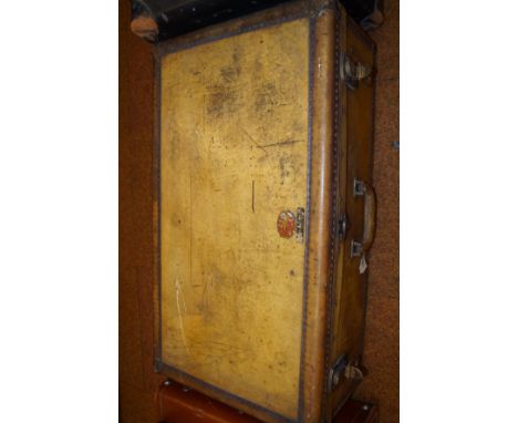 Good quality steamer trunk 