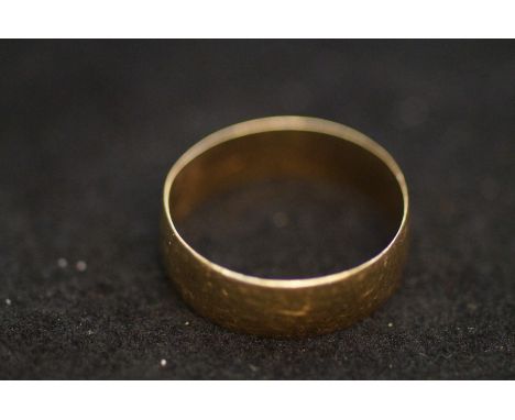 9ct Gold wedding band Size R
