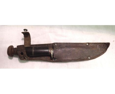 Vintage leather sheathed knife. P&amp;P Group 1 (£14+VAT for the first lot and £1+VAT for subsequent lots) 