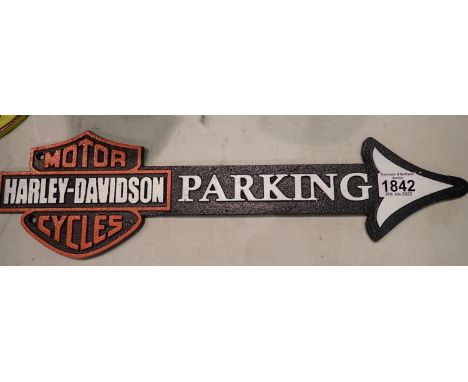 Cast iron Harley Davidson parking arrow, W: 50 cm. P&amp;P Group 2 (£18+VAT for the first lot and £3+VAT for subsequent lots)