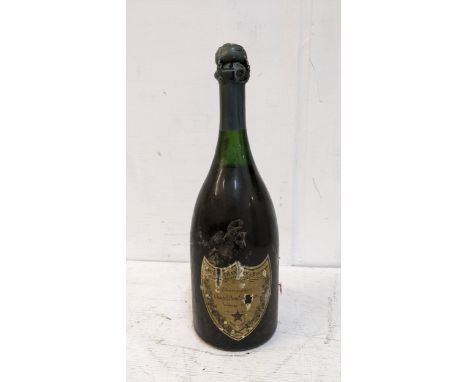 A single bottle of Moet Chandon Dom Perignon 1961 vintage (label A/F) 