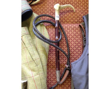 A 20th century Hunting whip with horn handle.