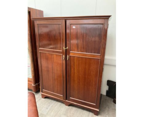 An early-mid 20th Century mahogany gentleman’s wardrobe with fitted interior, bracket feet. 177cm x 138cm x 54cm 