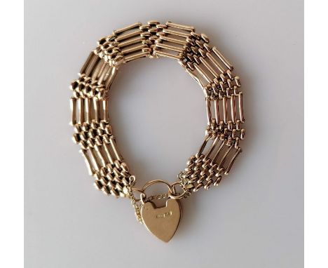A yellow gold gate-link bracelet with heart clasp, 18 cm, 20g