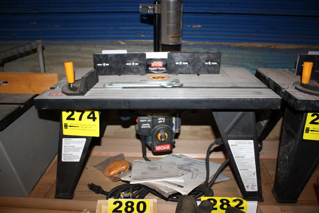 RYOBI MODEL RE180PL PLUNGE ROUTER W/RT101 ROUTER TABLE