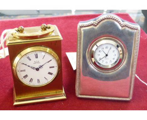 A silver framed easel clock London 1994, 8cm high and a small brass carriage clock with manual wind movement, 9cm high (2)