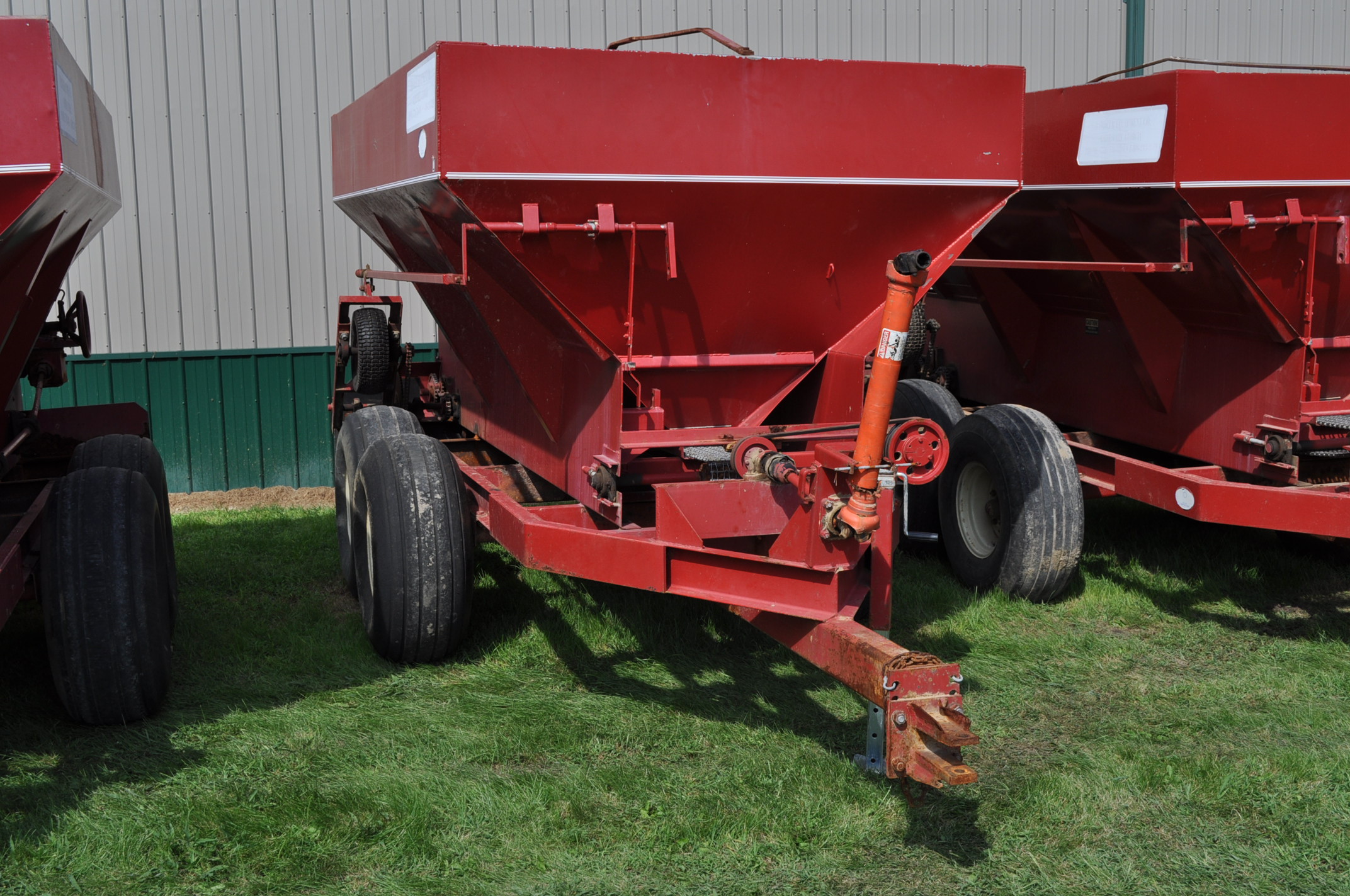 Chandler 6ton, dry, SS spreader, unit 18715, 72” track, tandem axle