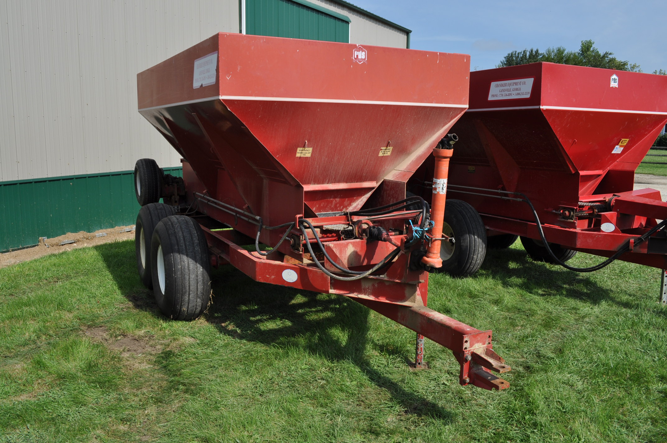 Chandler 6ton, dry, SS spreader, unit 22694, 77” track, tandem axle, 540 PTO spinner, grounddri
