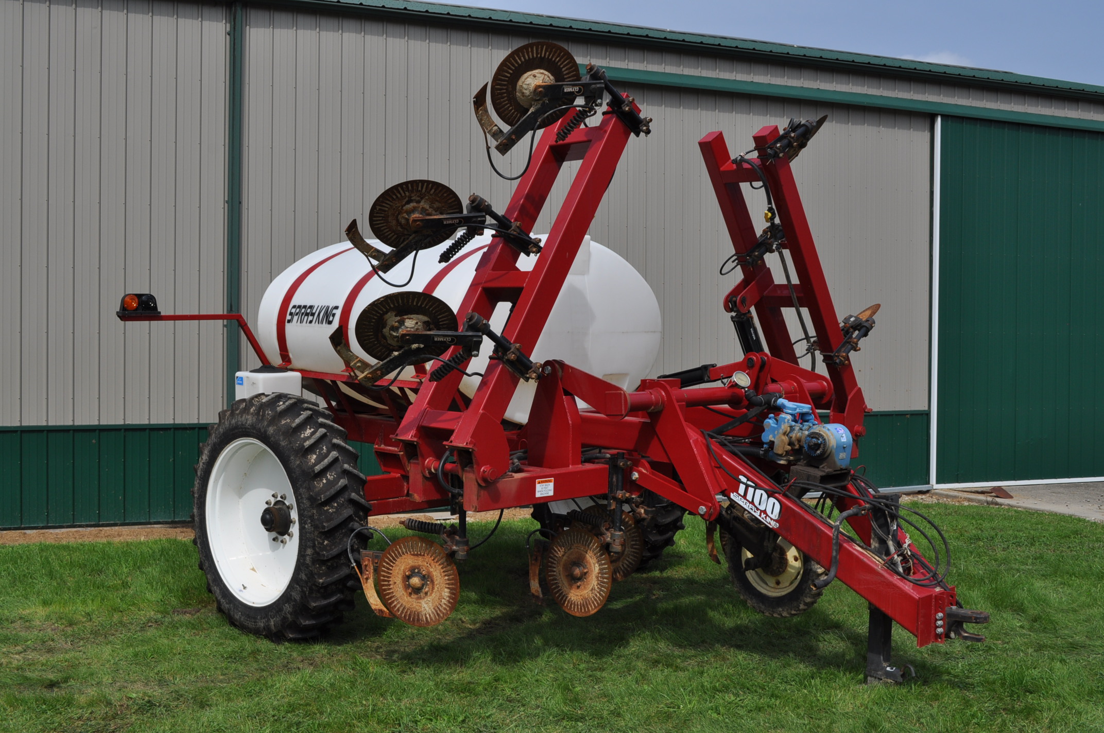 Spray King 1100 11knife applicator, 1,000gal poly tank, hydraulic