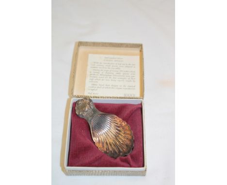 A silver traditional caddy spoon with scallop-shaped handle, Birmingham marks 1972 in velvet lined case