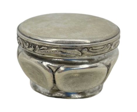 Russian Silver Lidded Box. 44 g. With 84 Zolotnik Mark and makers mark. Body decoration of inverted lobe form.Diameter 5.1 cm