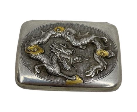 Chinese Silver and Gold Snuff Box. 32 g. Various Hallmarks. Lid decorated with dragon and highlighted with gold5.5 x 4 x 1.5 