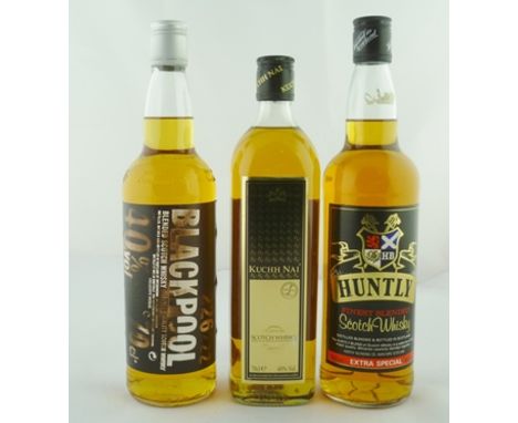 HUNTLY Finest Blended Scotch Whisky Extra Special, 40% vol., 1 x 70cl bottle, BLACKPOOL Blended Scotch Whisky, 40% vol., 1 x 