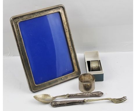 AN EDWARDIAN SILVER MOUNTED PHOTOGRAPH FRAME with oak easel back, Birmingham 1936 (for image size 17cm x 12cm), together with