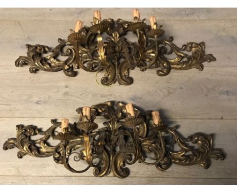 Pair of old Regency style gilded wall light sconces, surmounted on a Rococo acanthus back, 90cmL overall