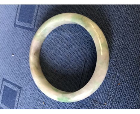 Chinese jade bangle, 7.5cm dia external