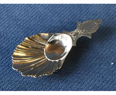 Edwardian hallmarked silver caddy spoon with shell bowl & bright cut handle by H. Lambert of London 1910