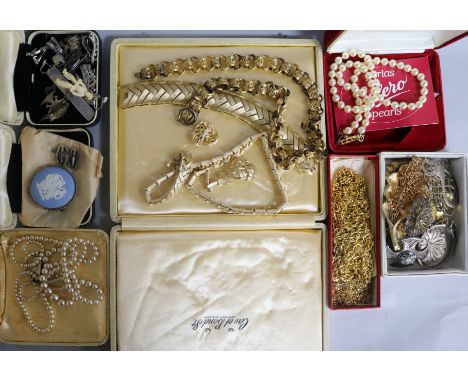 A quantity of assorted costume jewellery, including a Caithness Jewellery silver and millefiore glass brooch and a Shetland A