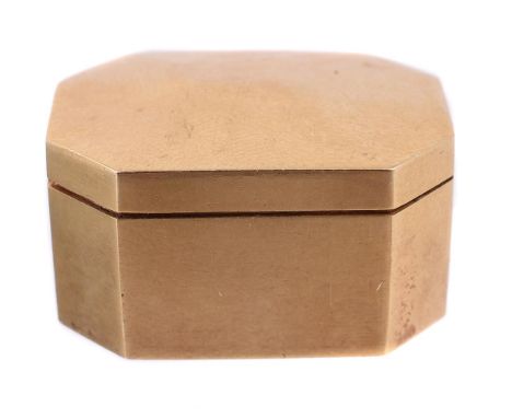 A French gold pillbox, the octagonal box with a domed lid, stamped with French poincons, 3.7cm x 1.9cm x 1.4cm, 13.7g grossCo