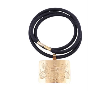 A 9 carat gold crest pendant, the rectangular panel engraved with crest for The Earl of Westmeath, London 2015, 11g, on a rub