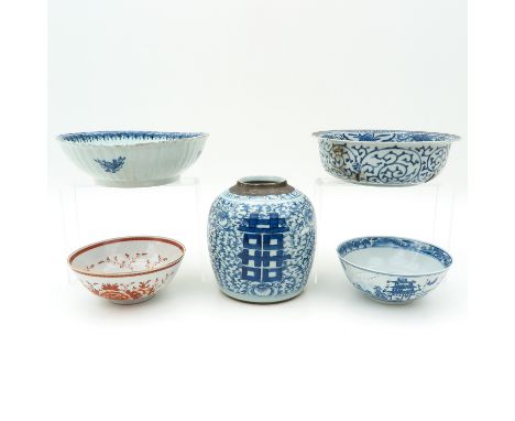 Including ginger jar, 2 bowls and 2 wash basins, largest wash basin is 30 cm. in diameter, in diverse conditions.