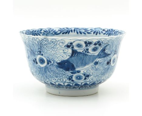 Decorated with sea creatures, marked with double ring and Kangxi 4 characters, 15 cm. in diameter, chips on rim.