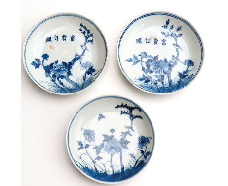 Depicting garden scene with flowers, Kangxi mark, 14 cm. in diameter, chip.