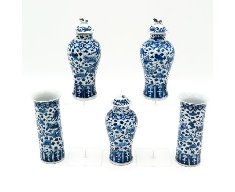 Blue and white dragon and floral decor, Kangxi mark, tallest vase is 20 cm., in diverse conditions.