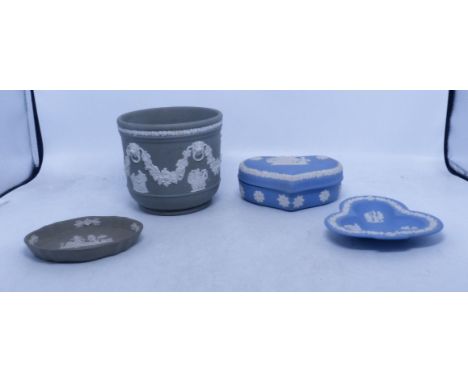 Wedgwood, Sage Green Jasperware Cache Pot and Trinket dish together with blue jasperware lidded trinket box and pin dish (4)