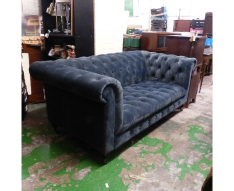 Modern Blue Velvet Chesterfield Settee with Buttoned Back. Height: approx.65cm Length: approx.190cm Depth: approx.100cm