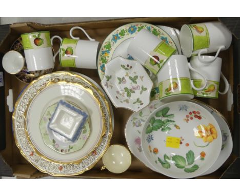 Selection of ceramics to include Wedgwood, Royal Doulton, Paragon, Minton and Crown Staffordshire dinner plates, Wedgwood bow