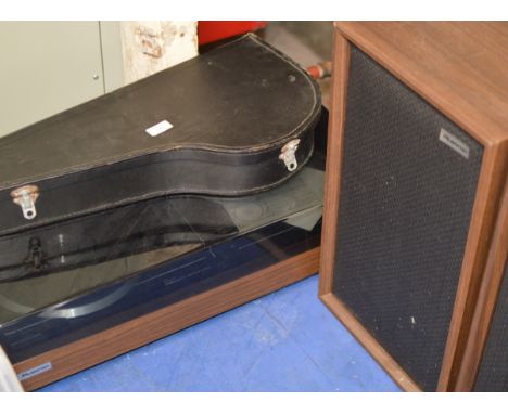 VINTAGE TURNTABLE WITH PAIR OF MATCHING SPEAKERS     
