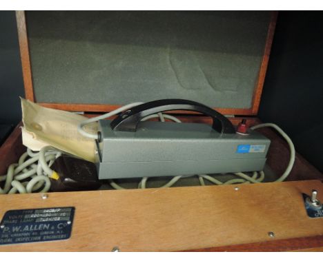 A vintage Allen ultra violet light instrument, in original box with instructions, collectors item only