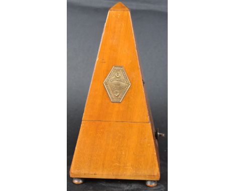 Vintage Metronome brass plates reads " Metronome Maelzel Angleterre France Amerique Hollande Belgique Paris,&nbsp;hinged door