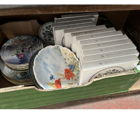 Decorative plates by makers including Royal Albert, Coalport and a 12 plate set by Hutschenreuther (30 plates in total) 