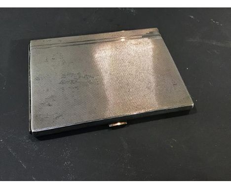 A hallmarked silver cigarette case with engine turned decoration (5.7oz)