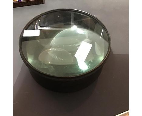 A large table top magnifier with two glasses lenses (d.21cm)