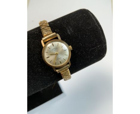 9 ct gold wristwatch by Rotary, ladies weight of 4g. Swiss made with 21 jewel movement. Stretch link bracelet. Some light mar