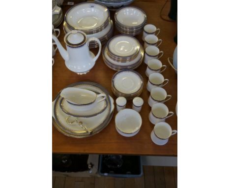 A Royal Albert Sandringham Paragon tea and dinner service.