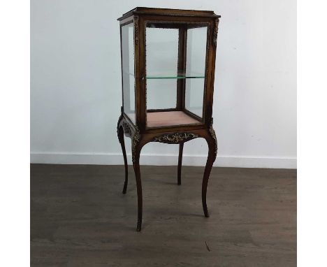 FRENCH KINGWOOD VITRINE IN THE LOUIS XVI TASTE LATE 19TH / EARLY 20TH CENTURY of small size with applied gilt metal mounts, h