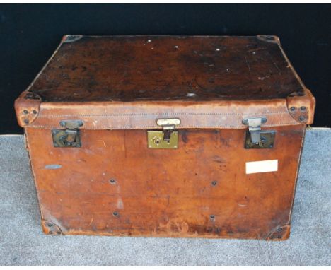 19th century leather trunk, 80cm wide and 49cm high.