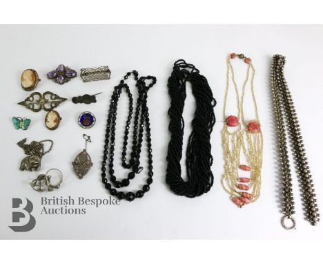 Miscellaneous jewellery, including a silver bear pendant suspended from a silver chain, miscellaneous silver brooches incl on