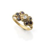 Historismus Ring mit Diamant und Rubinen
