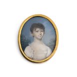 Portrait eines Mädchens in weitem Kleid vor Landschaftshintergrund