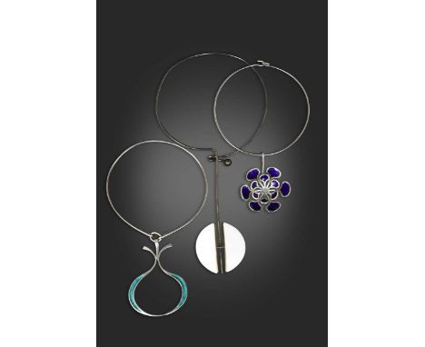 Agnete Dinesen for Anton Michelsen, a Danish silver and enamel necklace, the wire collar with green enamelled pendant, stampe