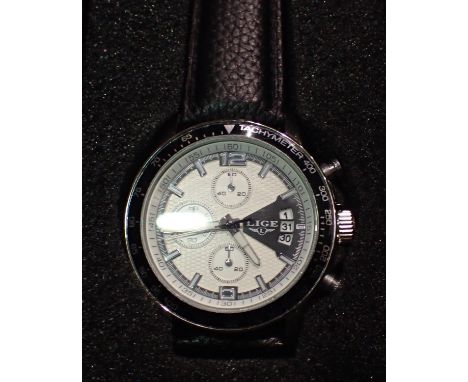 Lige; sports chronometer wristwatch with multidial, cream face, black bevel and leather strap. As new, working at lotting, bo